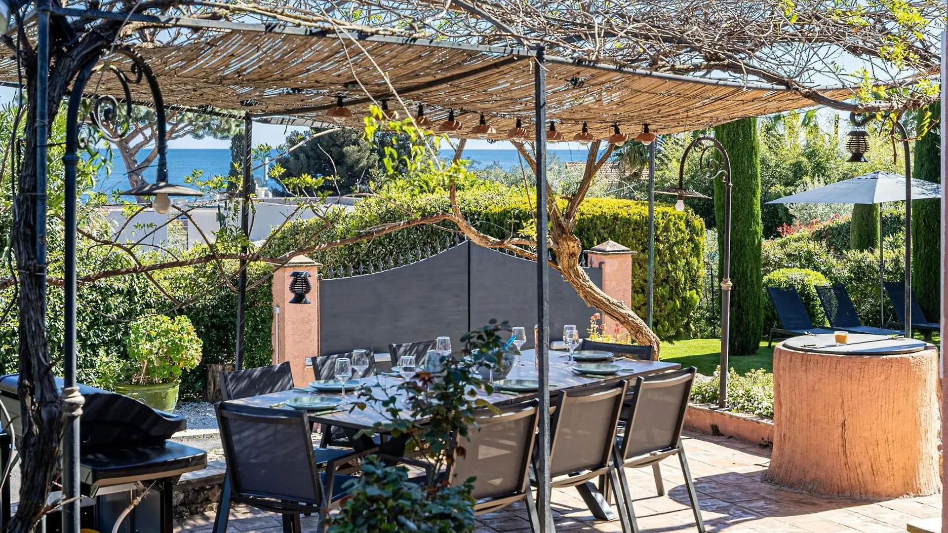 Villa Flore - Panoramic Sea View By Halldis Vallauris
